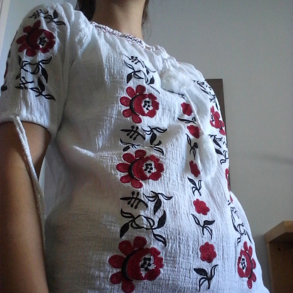 Red emrboidered flower top - Picture 1 of 7